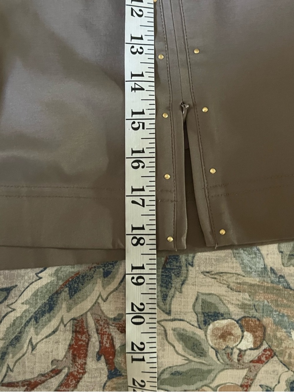 Tail Activewear Taupe Golf Skort/Shorts Studded Trim Tennis Athletic Chic Size 4 - Picture 7 of 7